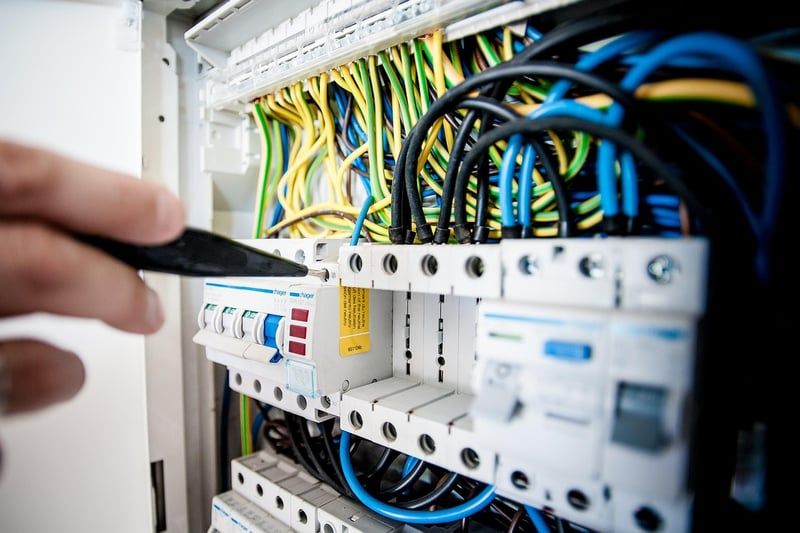 Électricité domestique : changer un interrupteur en toute sécurité en 2026