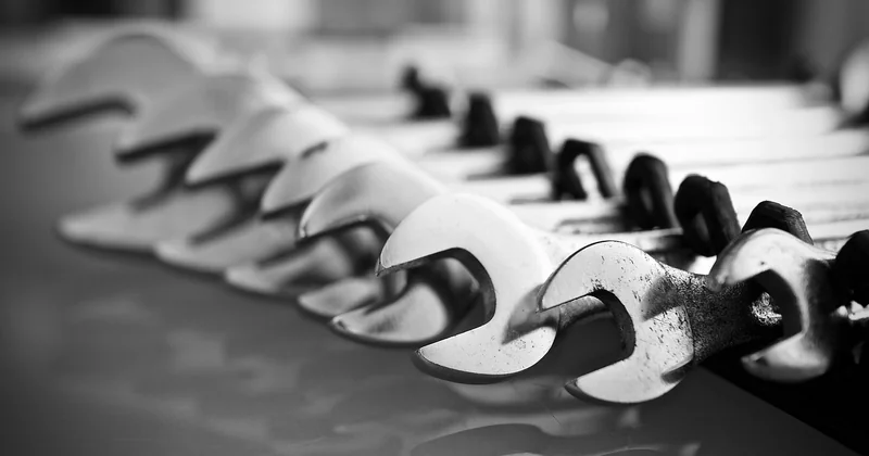 Les 5 outils essentiels du menuisier (et comment les entretenir)